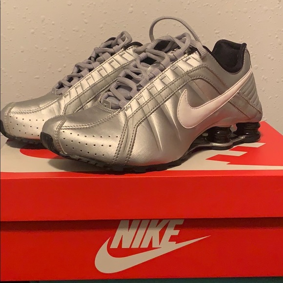 Nike Shoes - Women’s Nike Shox Junior